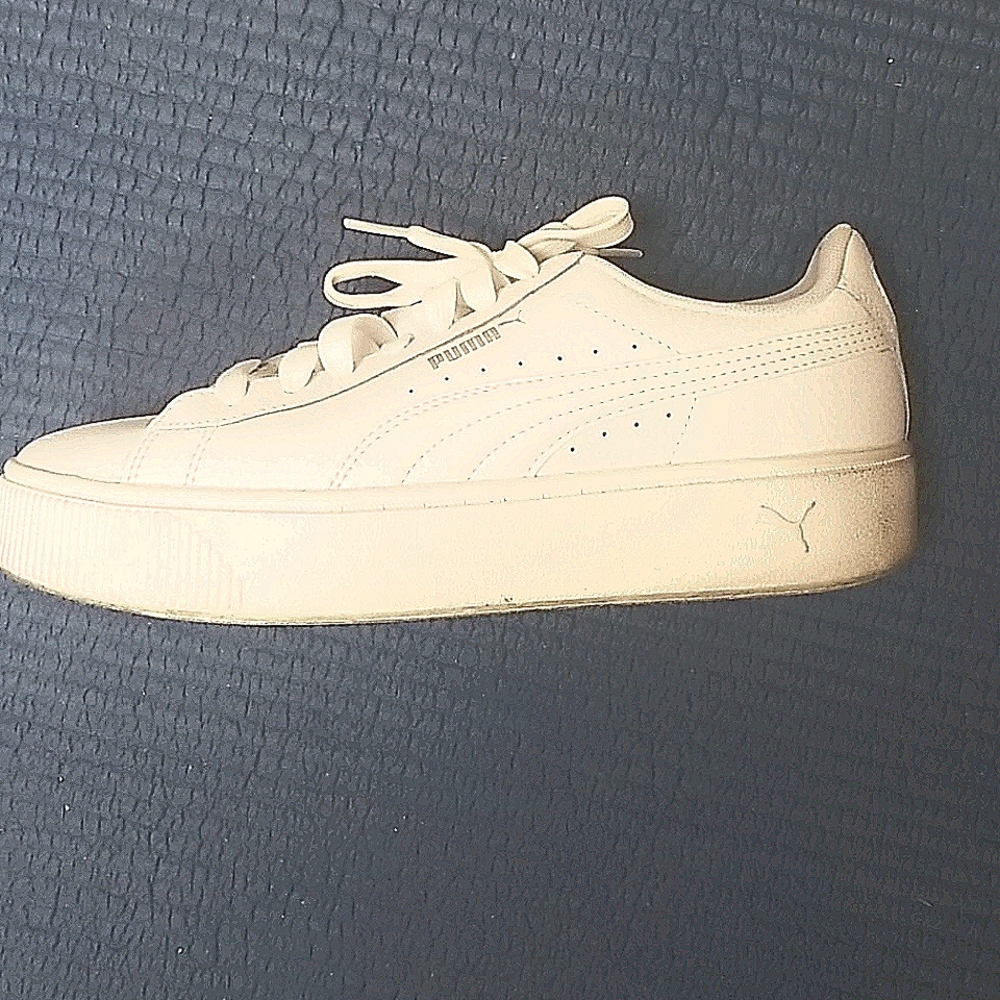 Women's Puma Sneakers (white) Size 8